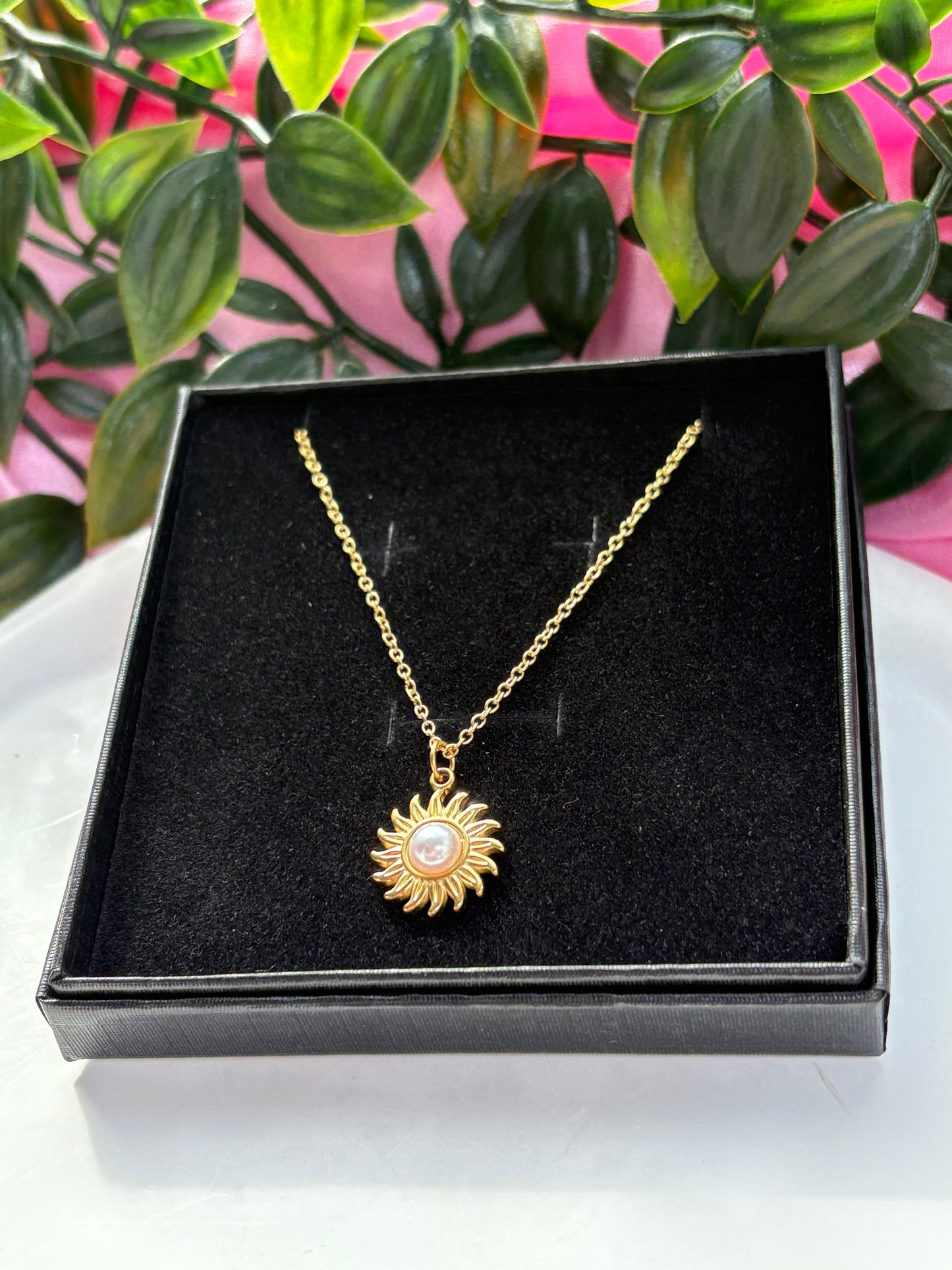 Stainless steel sun pearl pendant necklace / water resistant / tarnish resistant