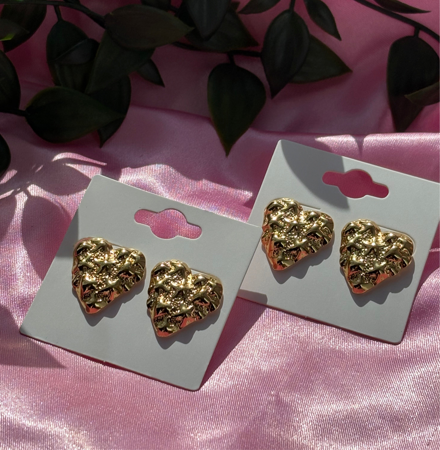 Chunky shell heart studs / stainless steel / water resistant / tarnish resistant