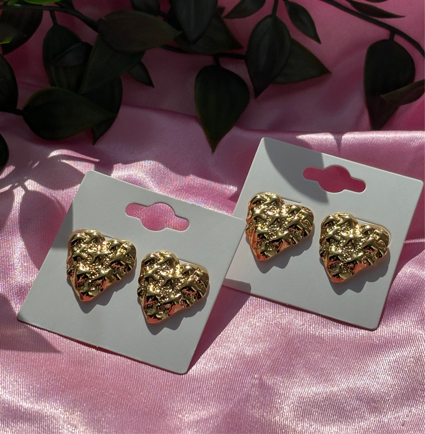 Chunky shell heart studs / stainless steel / water resistant / tarnish resistant
