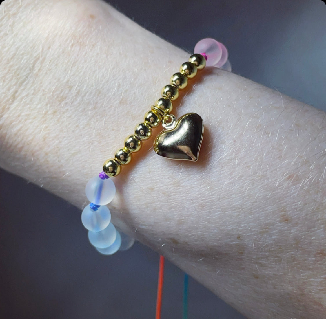 Mermaid aura glass beaded / 18k gold heart bracelet adjustable