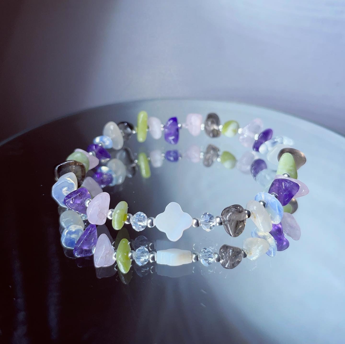 Self - care / healing crystal bracelet | crystal healing | clover leaf bracelet | mother of Pearl