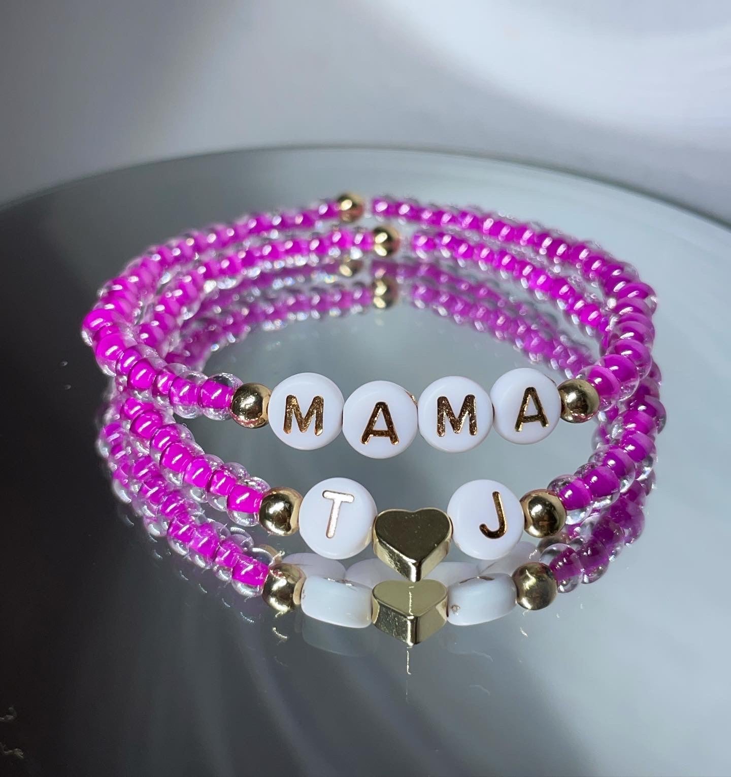 Fuchsia pink lined personalised glass bead bracelet