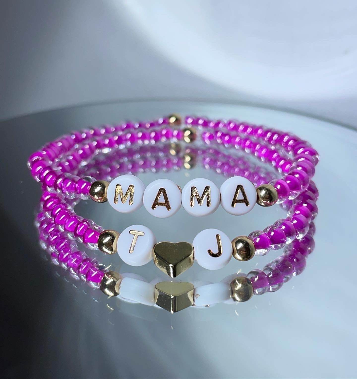 Fuchsia pink lined personalised glass bead bracelet